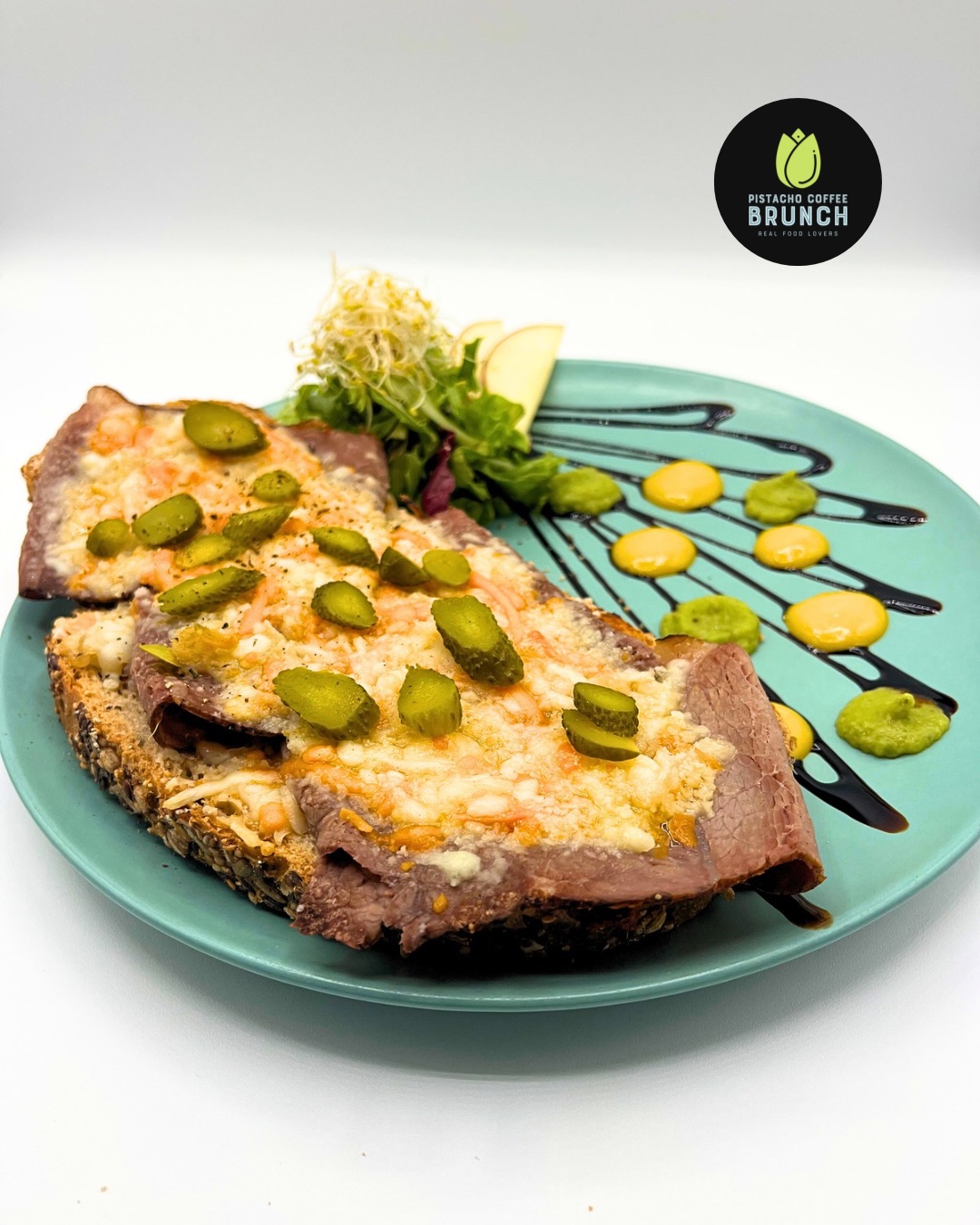 Tostada de Roast Beef - Pistacho Coffee Brunch